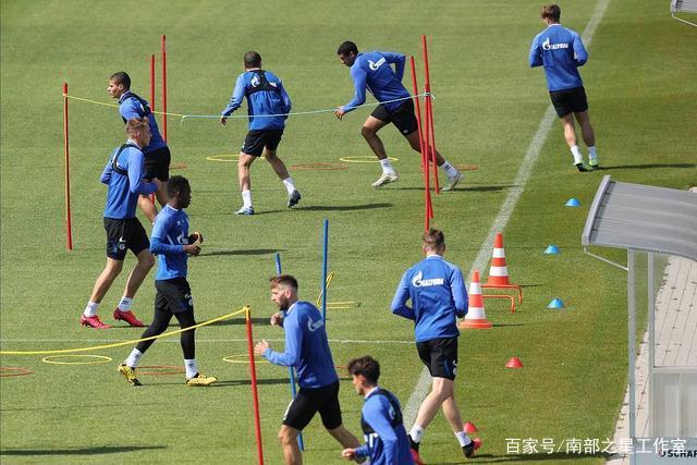 巴萨5-1战胜费耶诺德：拉菲尼亚和亚马尔表现出色获高分